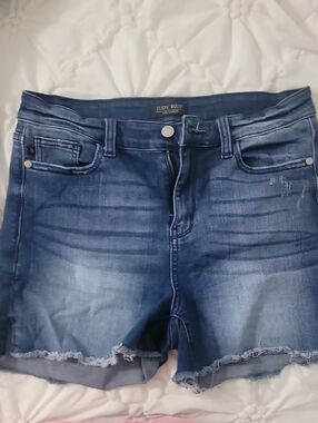 Judy Blue Medium Blue Frayed Hem Denim Shorts